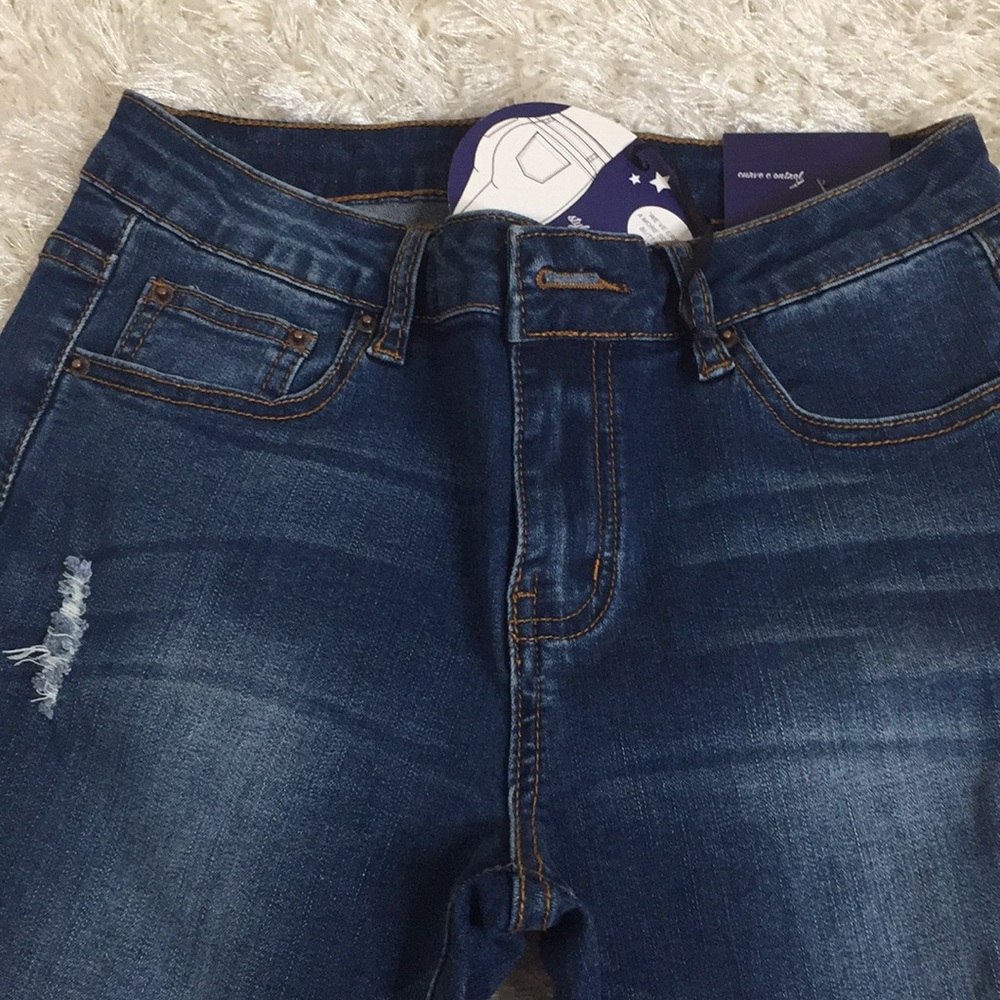 Size 3 Butt lifting Jeans - Picture 4 of 6
